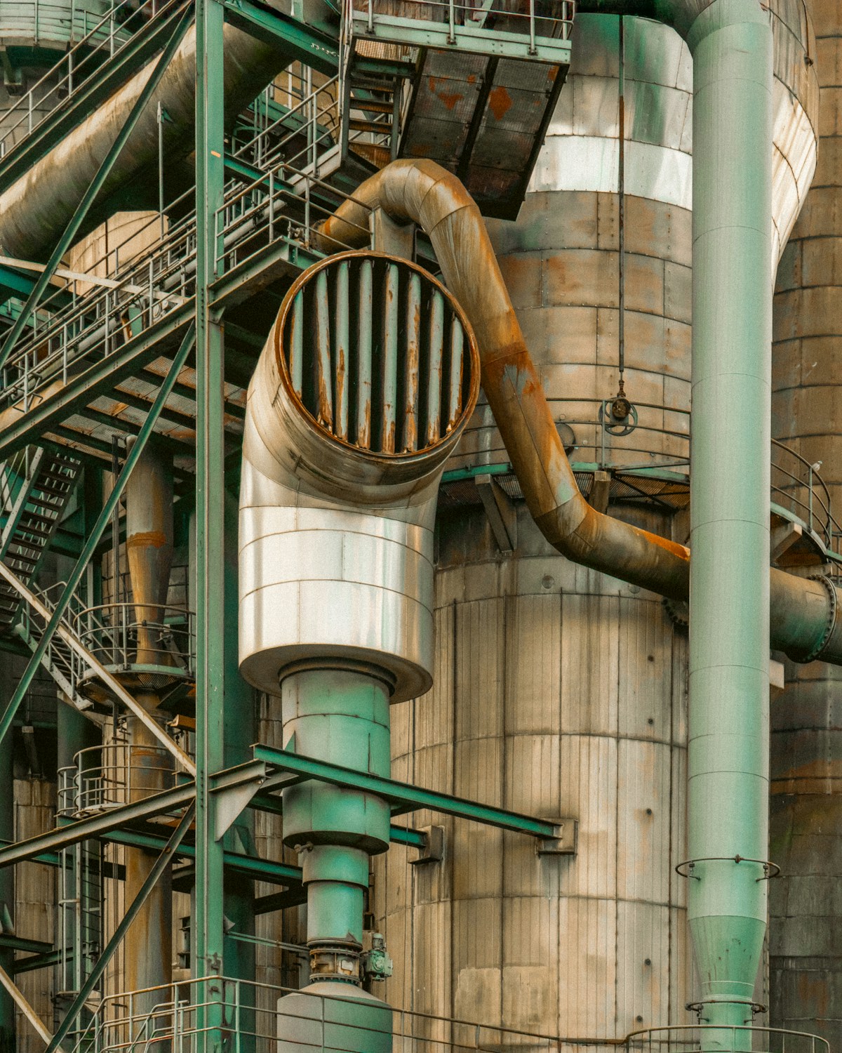 Infraestructura industrial con tuberías